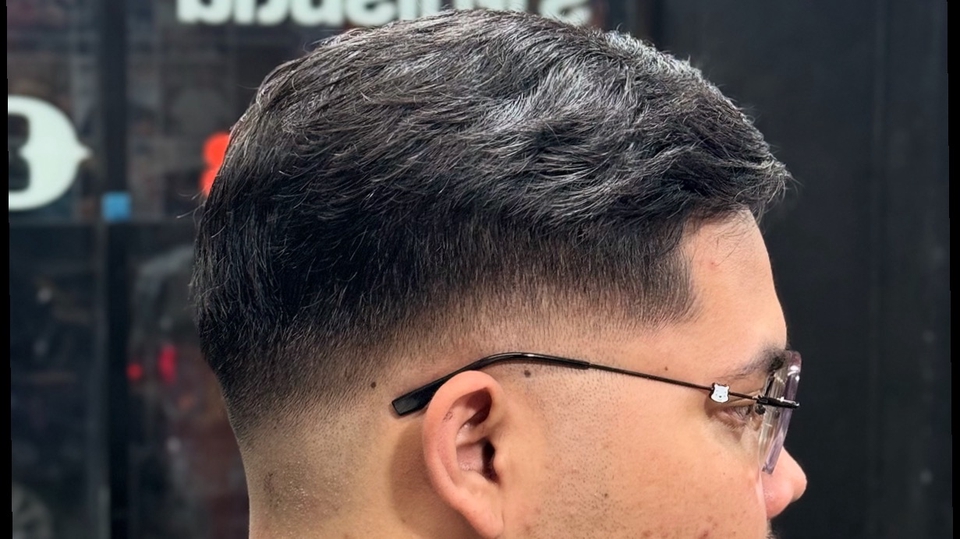 บริการตัดผมที่บ้าน ตัดผมทรง Undercut หล่อๆ