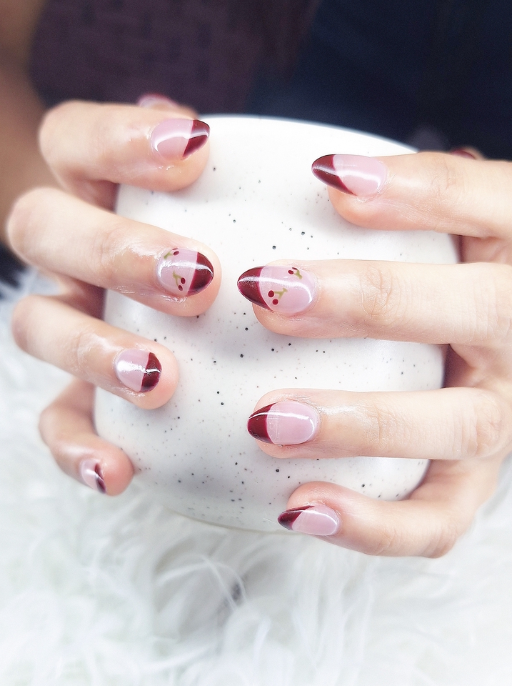 บริการทำเล็บที่บ้าน เจลทาเล็บสีแดงชมพูสวย