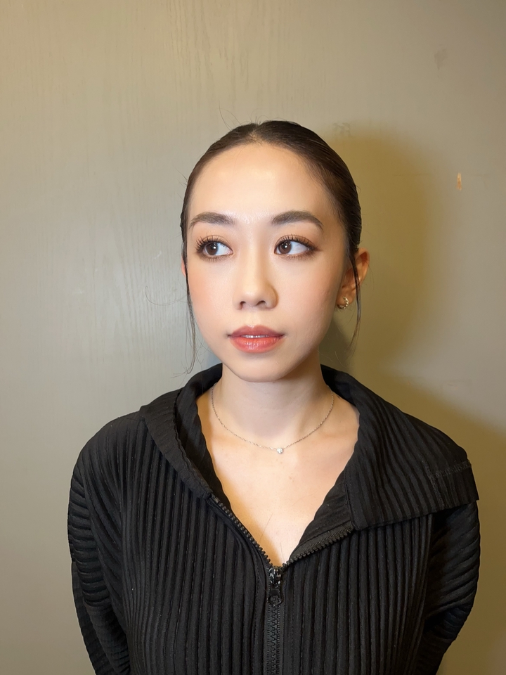 ช่างแต่งหน้าสไตล์เกาหลี พร้อมแต่งหน้าให้สวยดูดี ผิวเนียนกริบ ดูเป็นธรรมชาติ รับแต่งหน้าทำผมในหลากหลายโอกาส เช่น รับปริญญา งานแต่งงาน เพื่อนเจ้าสาว แต่งหน้าออกงาน สวยเป๊ะ ปังมากค่ะ