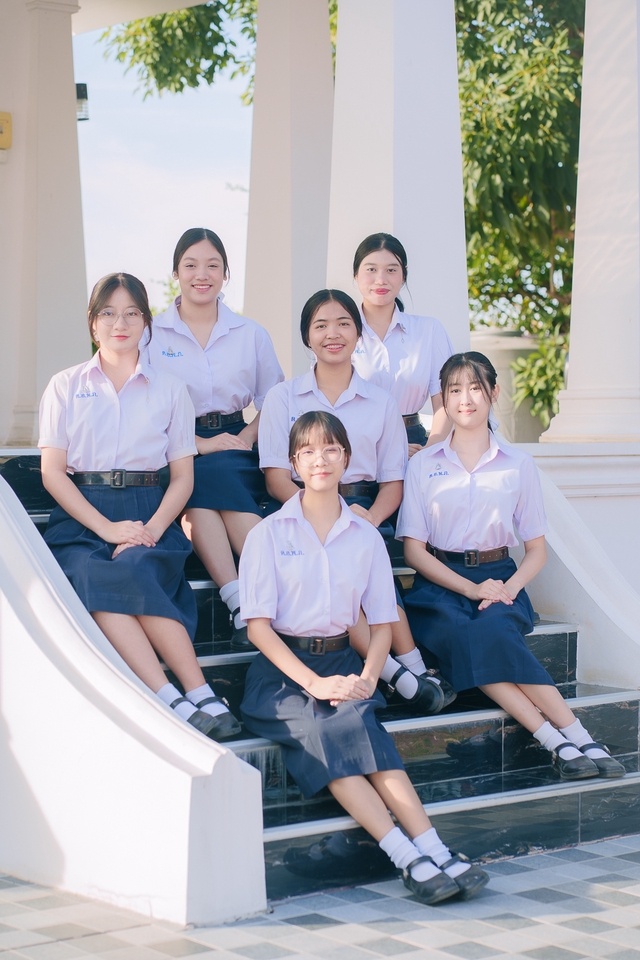 รับถ่ายภาพกลุ่มนักเรียนหญิงชุดนักเรียน ช่างภาพรับปริญญา รับถ่ายภาพบุคคล
