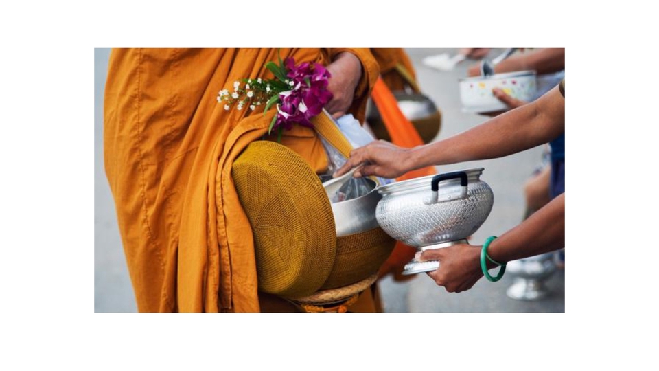 รับใส่บาตรให้ตอนเช้า (ระบุอาหารที่จะใส่ได้)