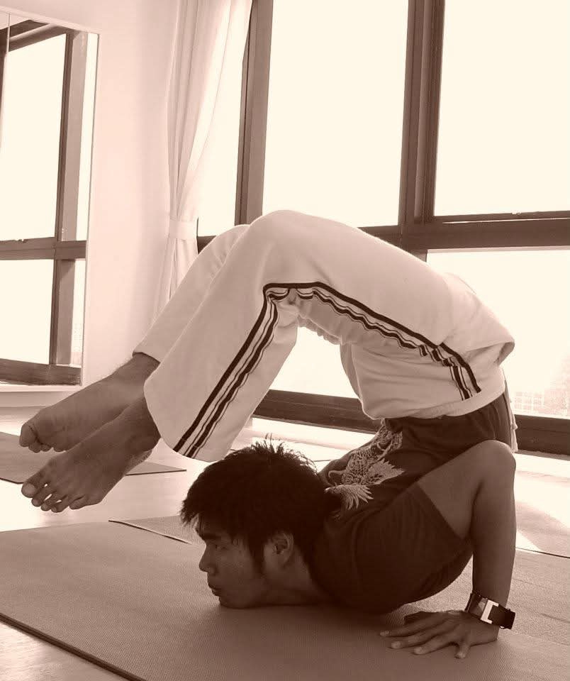 ครูสอนโยคะที่บ้าน โยคะส่วนตัว โยคะท่าผกผัน