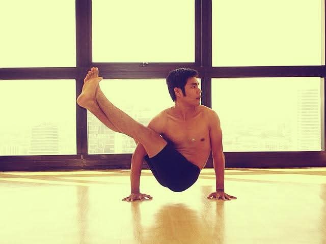 ครูสอนโยคะที่บ้าน โยคะส่วนตัว ท่าโยคะยาก