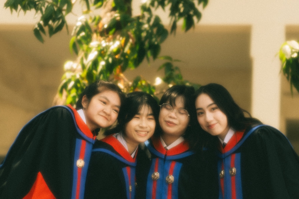 ถ่ายรูปรับปริญญา 4 สาวสวย ช่างภาพรับปริญญา รับถ่ายภาพบุคคล กรุงเทพ