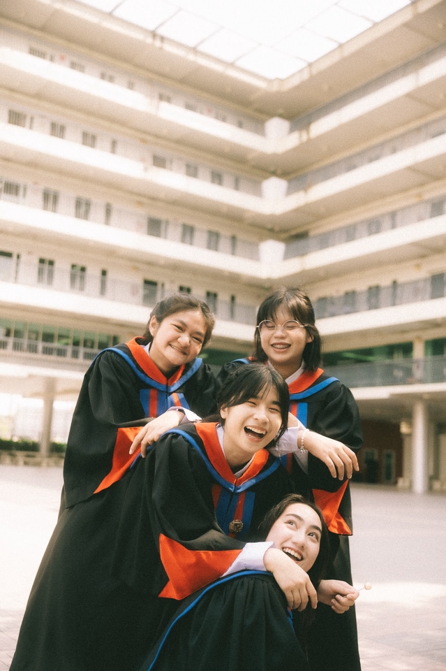 ถ่ายรูปรับปริญญา ช่างภาพรับปริญญา บัณฑิตสาวสวย