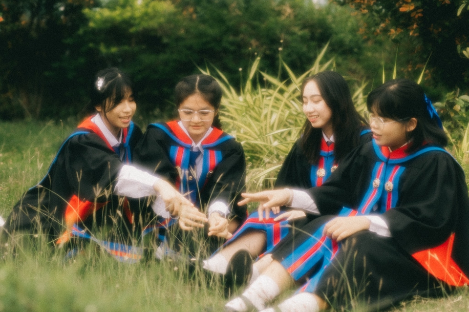 รับถ่ายรูปรับปริญญา ช่างภาพรับปริญญา ถ่ายรูปเพื่อน