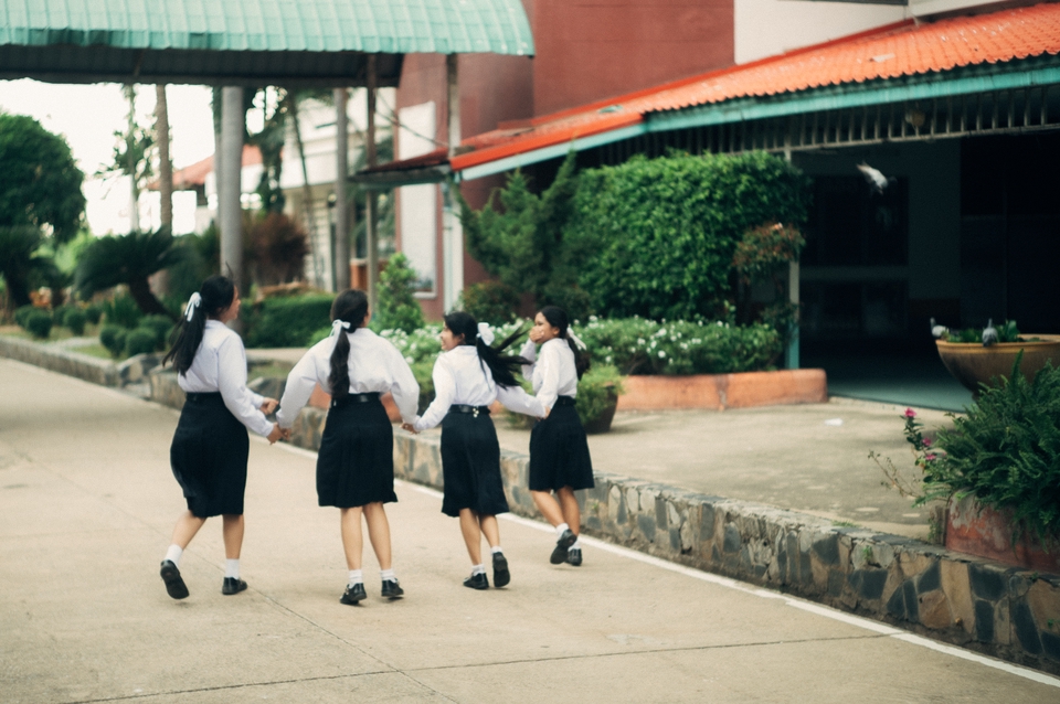 รับถ่ายภาพนักเรียน ช่างภาพ รับถ่ายภาพนักเรียนหญิง ชุดนักเรียนไทย