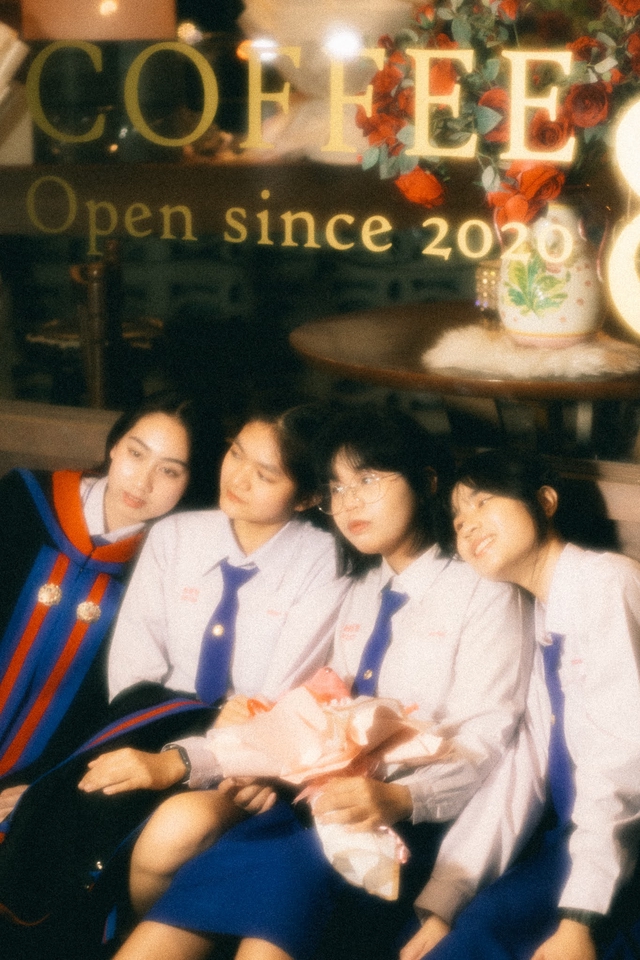 รับถ่ายรูปรับปริญญา ช่างภาพรับปริญญา ถ่ายรูปเพื่อนสาวสวย