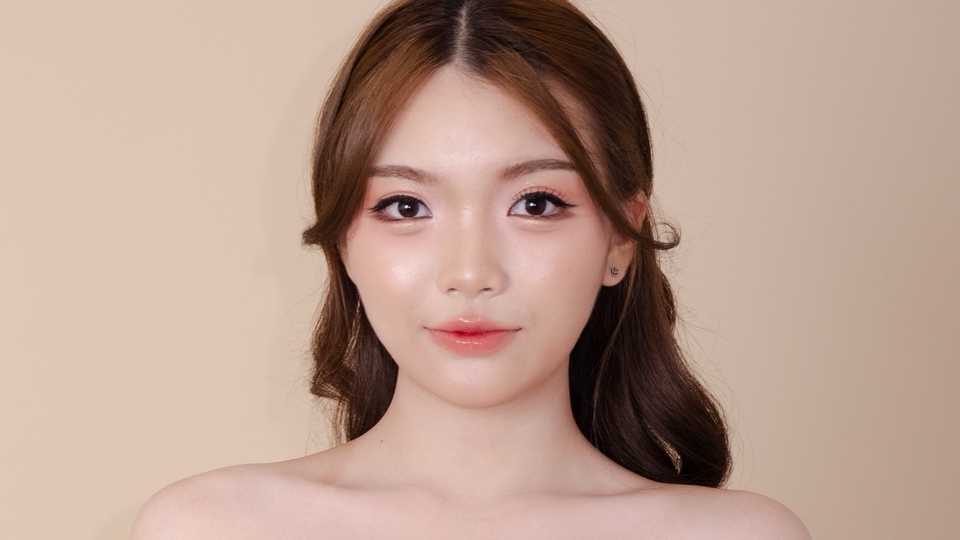 รับแต่งหน้าเจ้าสาว แต่งหน้ารับปริญญา ช่างแต่งหน้ามืออาชีพ  สวยใส