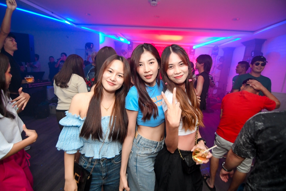 ผู้ช่วยช่างภาพงานปาร์ตี้กลางคืน กรุงเทพฯ