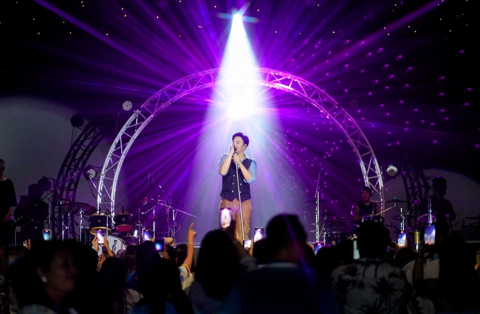 ผู้ช่วยช่างภาพมืออาชีพ บริการถ่ายภาพคอนเสิร์ต