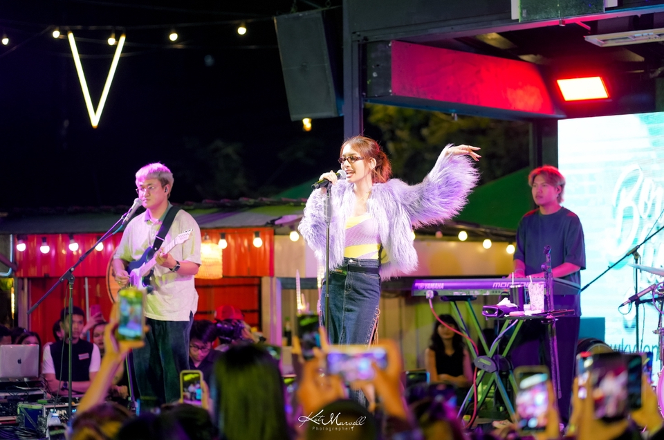 ผู้ช่วยช่างภาพงานคอนเสิร์ต นักร้อง นักดนตรี