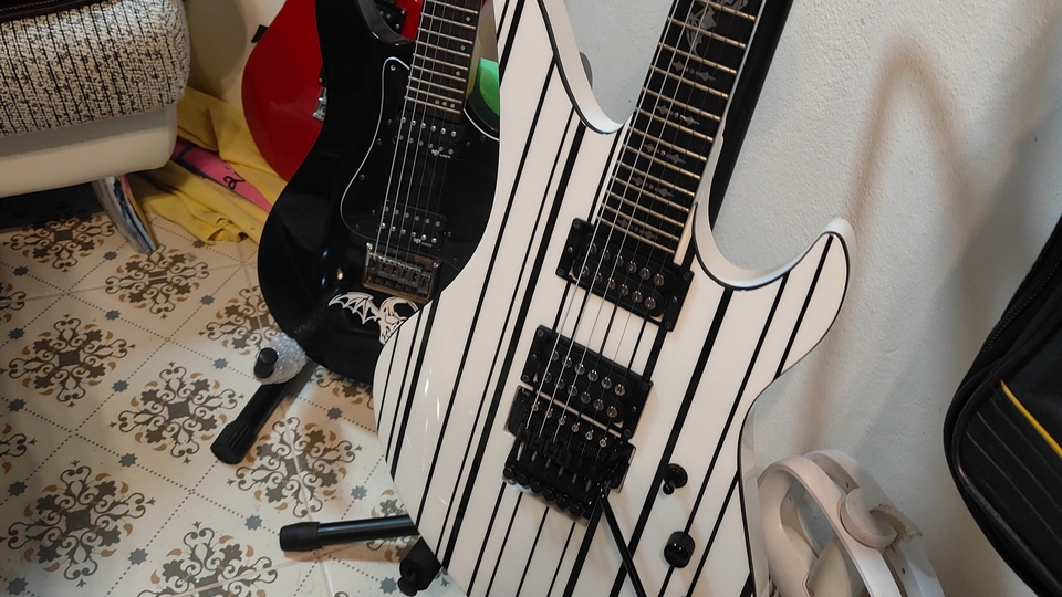 รับสปาดูแลกีตาร์ ขัดเงาฟื้นฟู เฟร็ดบอร์ดกีตาร์และอื่นๆ