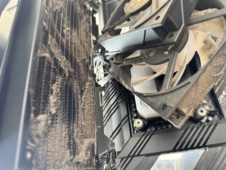 ซ่อมอุปกรณ์ไอที - รับทำความสะอาดคอมพิวเตอร์ PC ถึงบ้าน (On-site) แก้คอมร้อน ฝุ่นหนา เปลี่ยนซิลิโคน Arctic MX-4 - 18