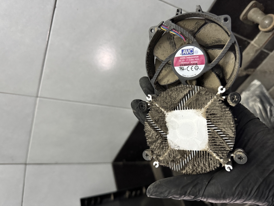 ซ่อมอุปกรณ์ไอที - รับทำความสะอาดคอมพิวเตอร์ PC ถึงบ้าน (On-site) แก้คอมร้อน ฝุ่นหนา เปลี่ยนซิลิโคน Arctic MX-4 - 11