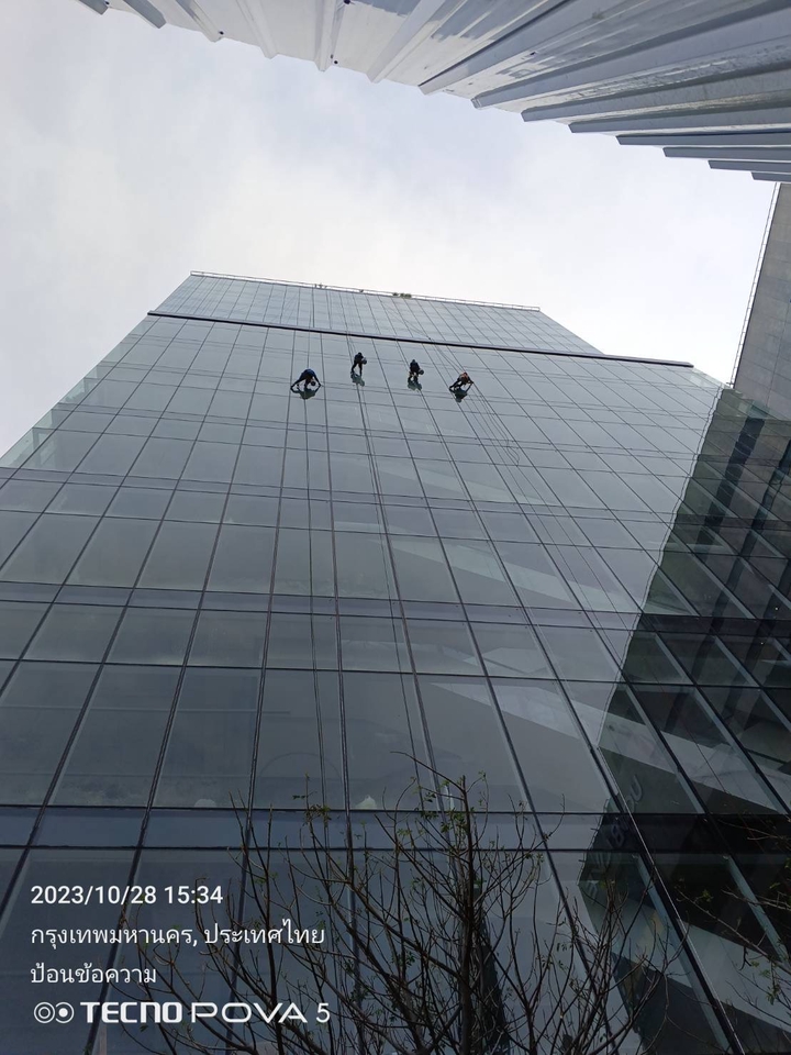 ผู้รับเหมาก่อสร้างอาคารสูง กรุงเทพฯ ช่างปีนป่ายล้างกระจก