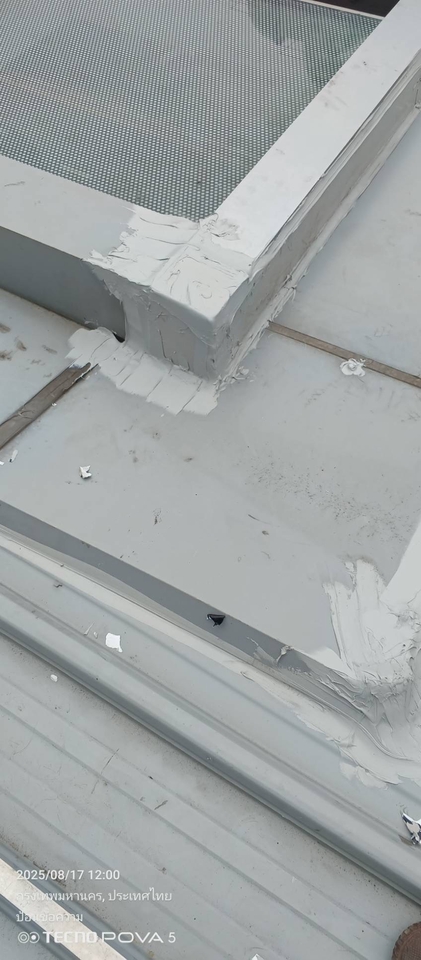 ผู้รับเหมาก่อสร้างงานหลังคาซ่อมรั่ว ซ่อมหลังคาบ้าน