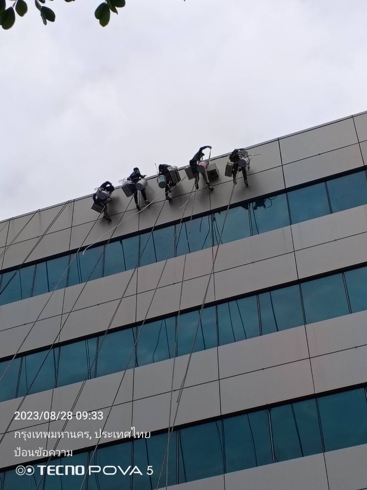 ผู้รับเหมาก่อสร้างอาคารสูง กรุงเทพฯ ล้างกระจกอาคารสูง บริการปีนป่าย