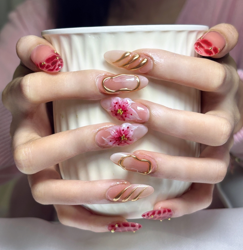 ช่างทำเล็บ - ทาสีเจลและต่อเล็บนอกสถานที่ — สวยครบจบถึงที่บ้าน - 24