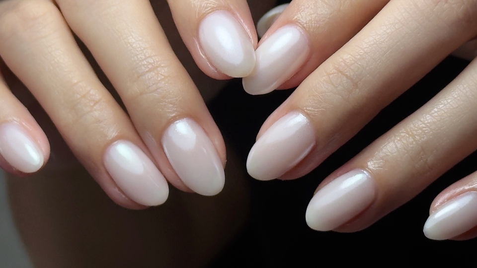 ทาสีเจล ขาวนม ขัดผงมุก 350 บาท