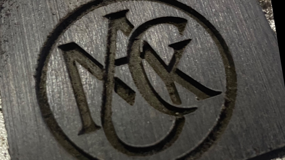 รับแกะสลัก ตัด ประกอบ ผลิตสินค้าพรีเมียม ด้วยเครื่อง CNC (รับผลิตแบบไม่มีจำนวนขั้นต่ำ)