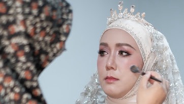 รับแต่งหน้าเจ้าสาว/แต่งหน้าออกงาน/รับปริญญา สามารถรับงานนอกสถานที่ และใช้เครื่องสำอางมีคุณภาพ