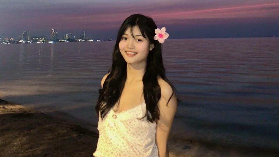 เราเป็นคนอารมณ์ดี คุยกับคนอื่นได้ง่าย ถ้ามีเรื่องไม่สบายใจ เรารับฟังได้นะ