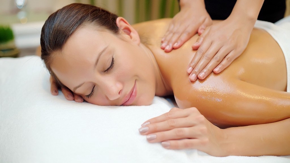 เป็นการนวดน้ำมันแบบผ่อนคลายกล้ามเนื้อ อยากได้น้ำหนักเท่าไหร่ประมาณไหนสามารถแจ้งหมอได้เลยค่ะ