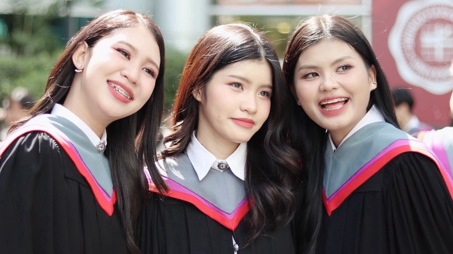 รับถ่ายภาพงานรับปริญญา และงานอื่นๆ เก็บโมเม้นต์และความทรงจำผ่านรูปภาพ