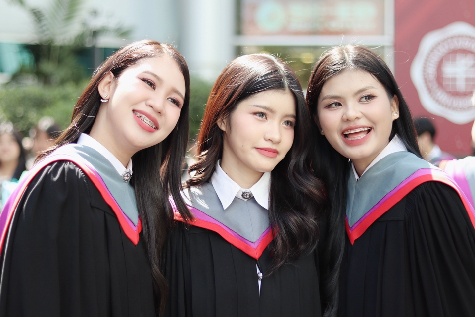 ถ่ายภาพรับปริญญา เก็บโมเม้นท์และเก็บความทรงจำที่ดีด้วยภาพถ่าย พร้อมยินดีให้บริการ