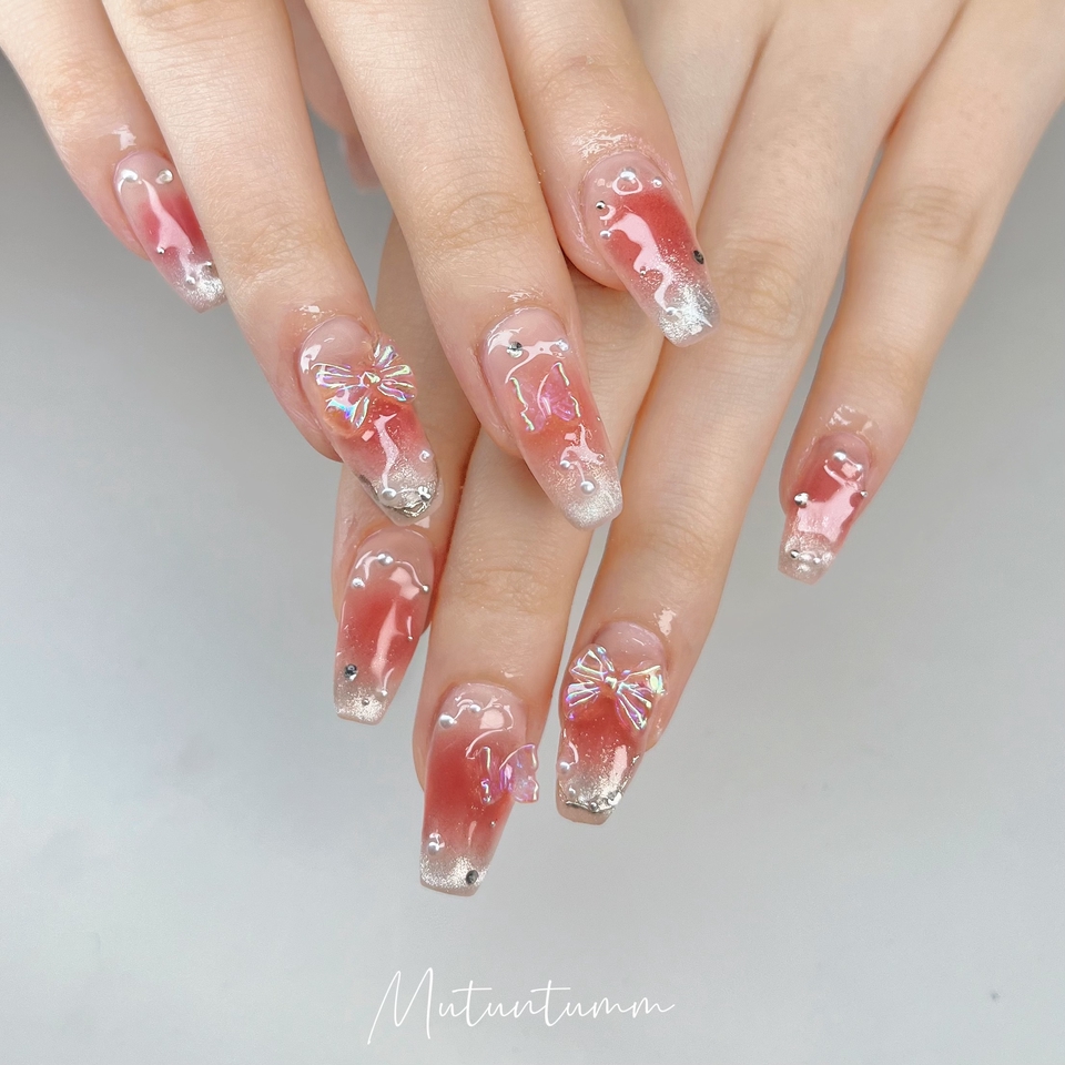 บริการทำเล็บที่บ้าน เล็บเจลสวย สีชมพู