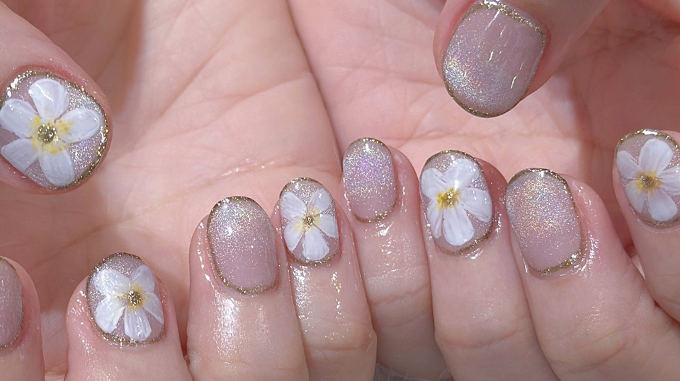 บริการทำเล็บที่บ้าน แต่งเล็บดอกไม้สีขาว