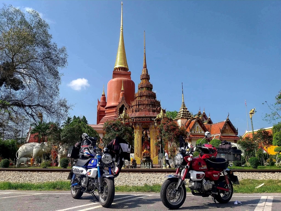 รับจ้างทำบุญไหว้พระไทย ไหว้พระวัดสวย ขี่มอเตอร์ไซค์
