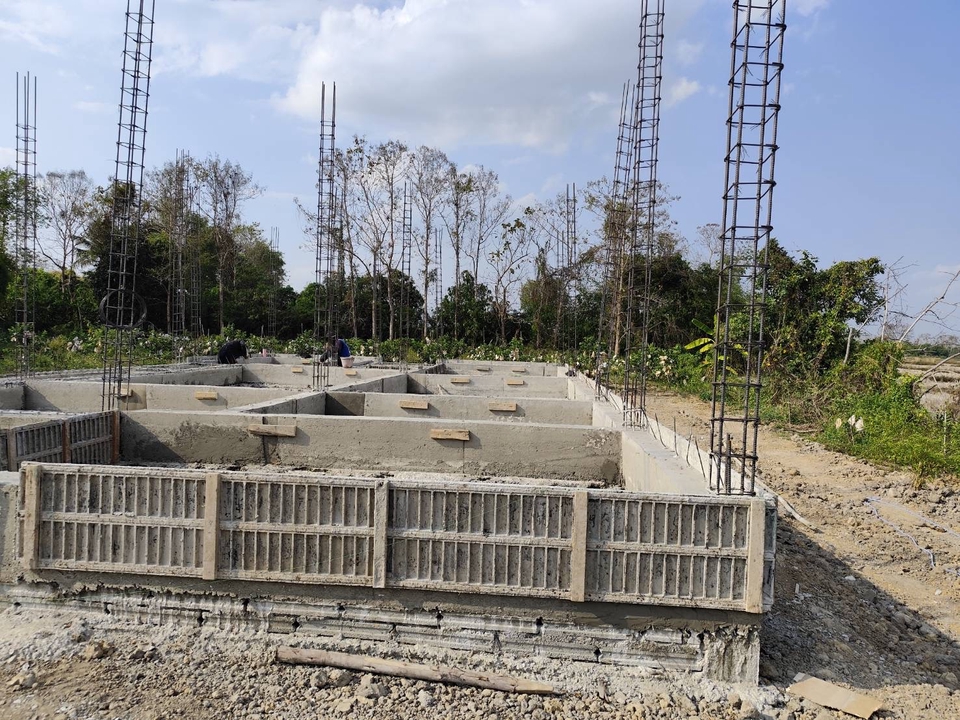 ผู้รับเหมาก่อสร้างสร้างฐานรากบ้าน เทพื้นคอนกรีตเสริมเหล็ก