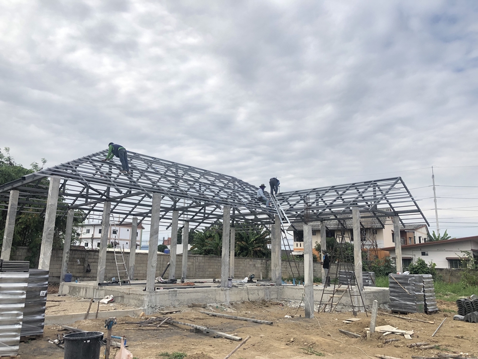 ผู้รับเหมาก่อสร้างโครงหลังคาเหล็ก  งานต่อเติมบ้าน