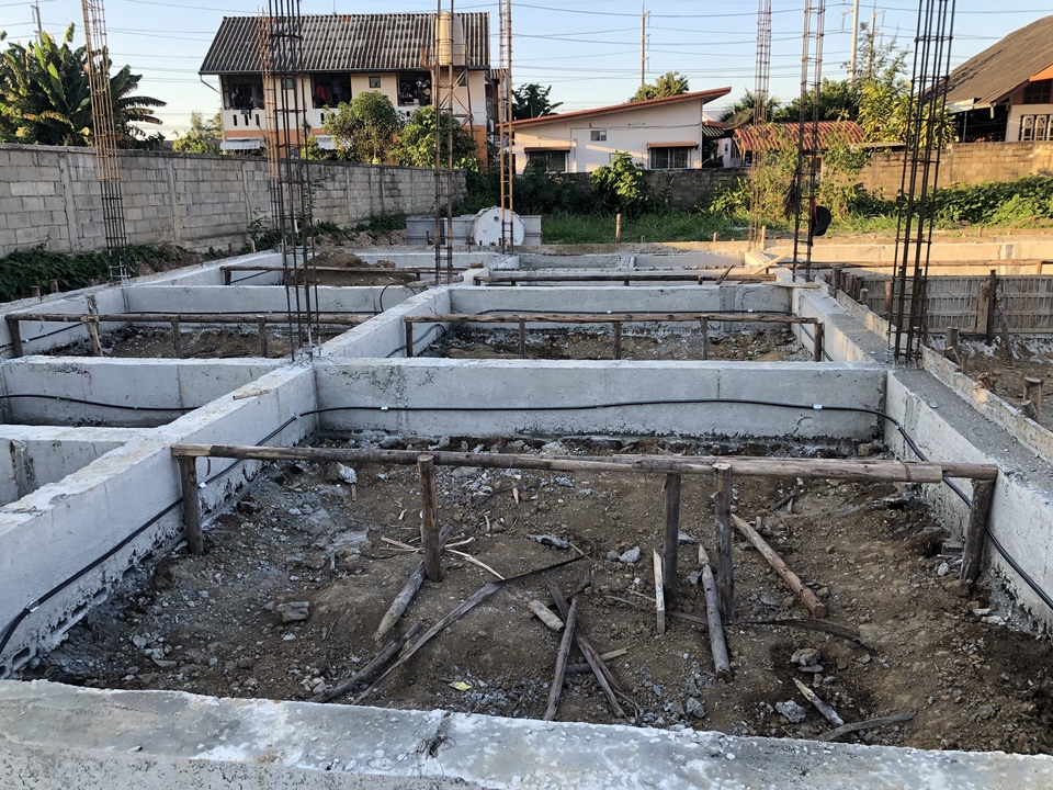 ผู้รับเหมาก่อสร้าง บ้านพักอาศัย  ฐานรากคอนกรีตเสริมเหล็ก