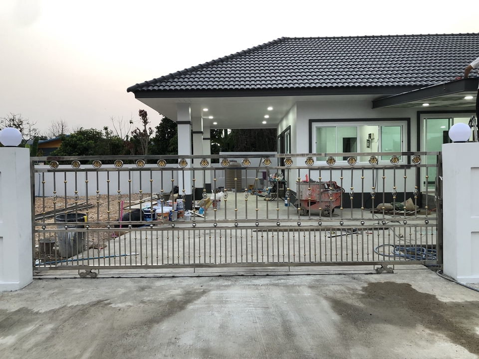 ผู้รับเหมาก่อสร้างบ้านสวย ประตูรั้วสแตนเลส
