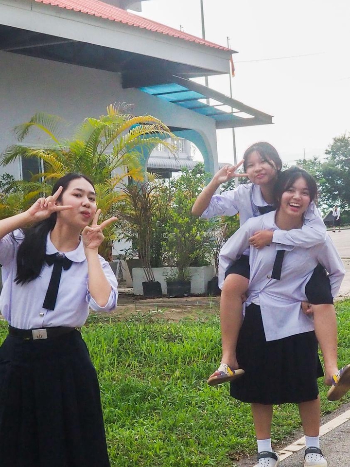 รับถ่ายวีดีโอเพื่อนกลุ่มนี้  ตัดต่อวีดีโอ  รับทำวีดีโอโปรโมท