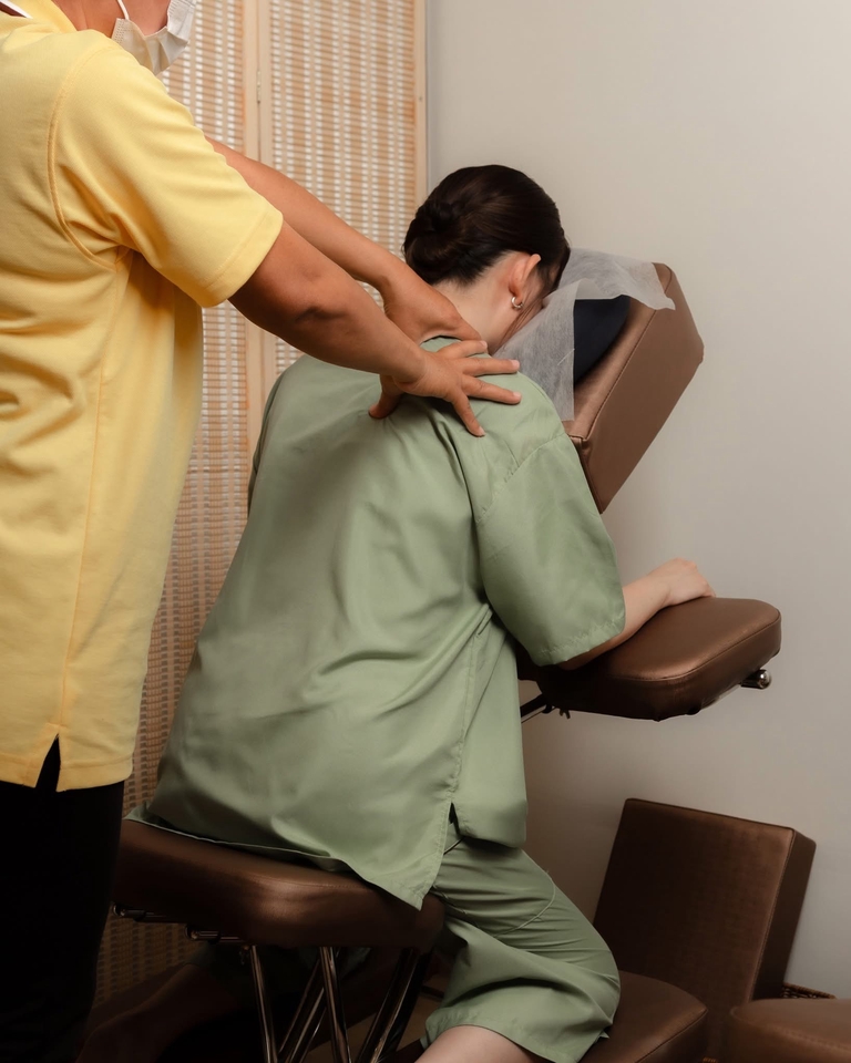 นวด - Po Thai Massage - นวดคอ บ่า ไหล่ + นวดเท้า (ทองหล่อ) - 4