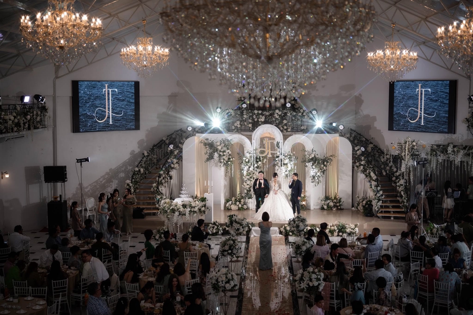 รับถ่ายรูปงานแต่งงานสวยๆ ช่างภาพงานแต่งมืออาชีพ บริการถ่ายภาพพิธีแต่งงาน