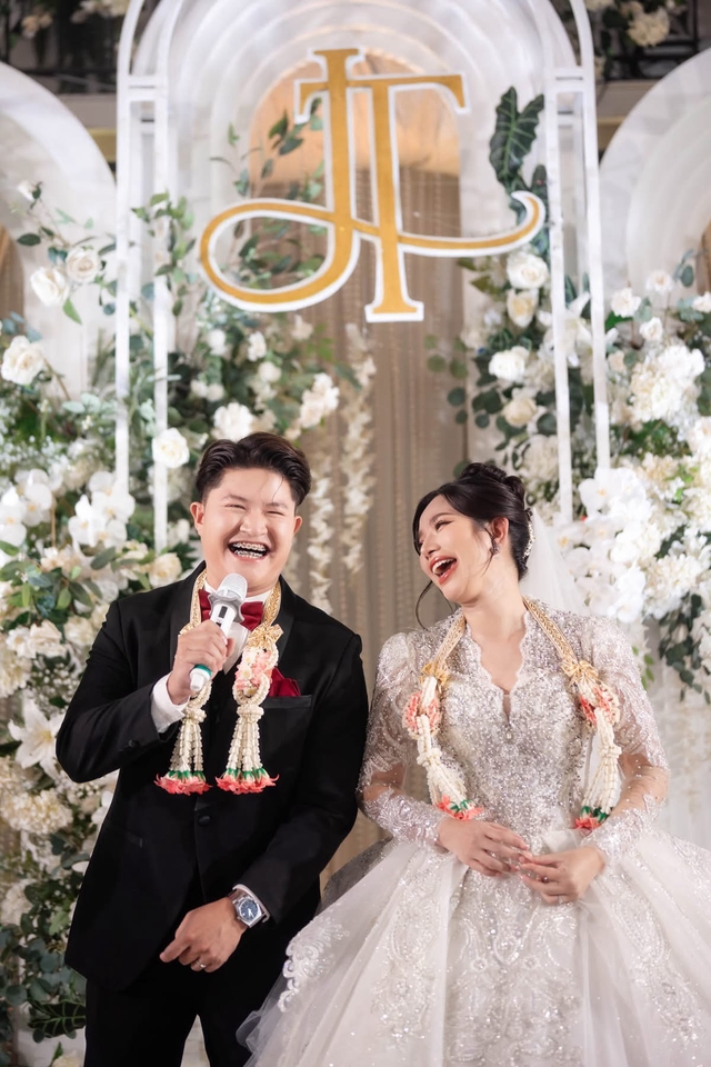 รับถ่ายรูปงานแต่งงานสวยๆ ช่างภาพมืออาชีพ บริการถ่ายภาพพรีเวดดิ้ง