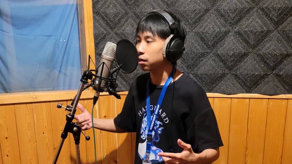 รับงานพากย์เสียงทุกรูปแบบ ลงเสียง บรรยาย เล่านิทาน ได้ทั้งภาษาไทยและอังกฤษ