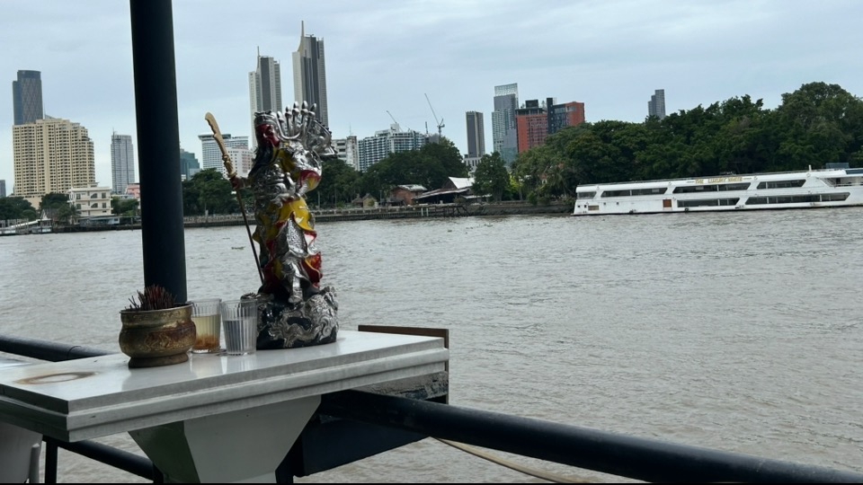 รับจ้างให้อาหารสัตร์ เรร่อน ให้อาหารปลาสถานที่ต่างๆ สามารถถ่ายทอดสดในการทำงานได้ 