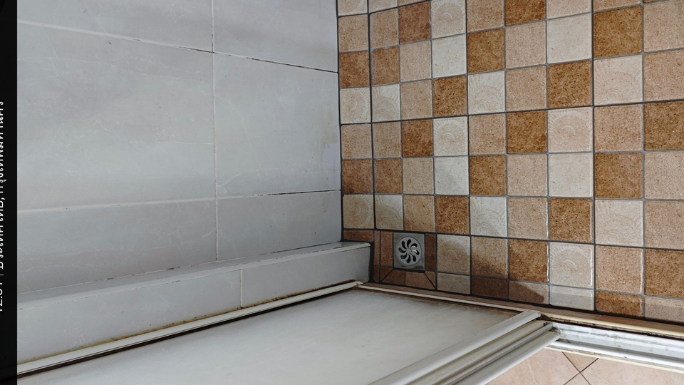 งานบ้านพักอาศัย
รื้อกระเบื้องห้องน้ำเดิมออก
ทำระบบกันซึมใหม่
ปูกระเบื้องใหม่