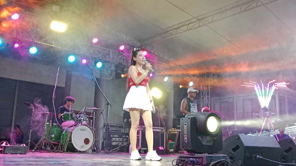 ร้องคอม สด แห่ ได้ค่ะ
แนวเพลง ลูกทุ่ง วาไรตี้