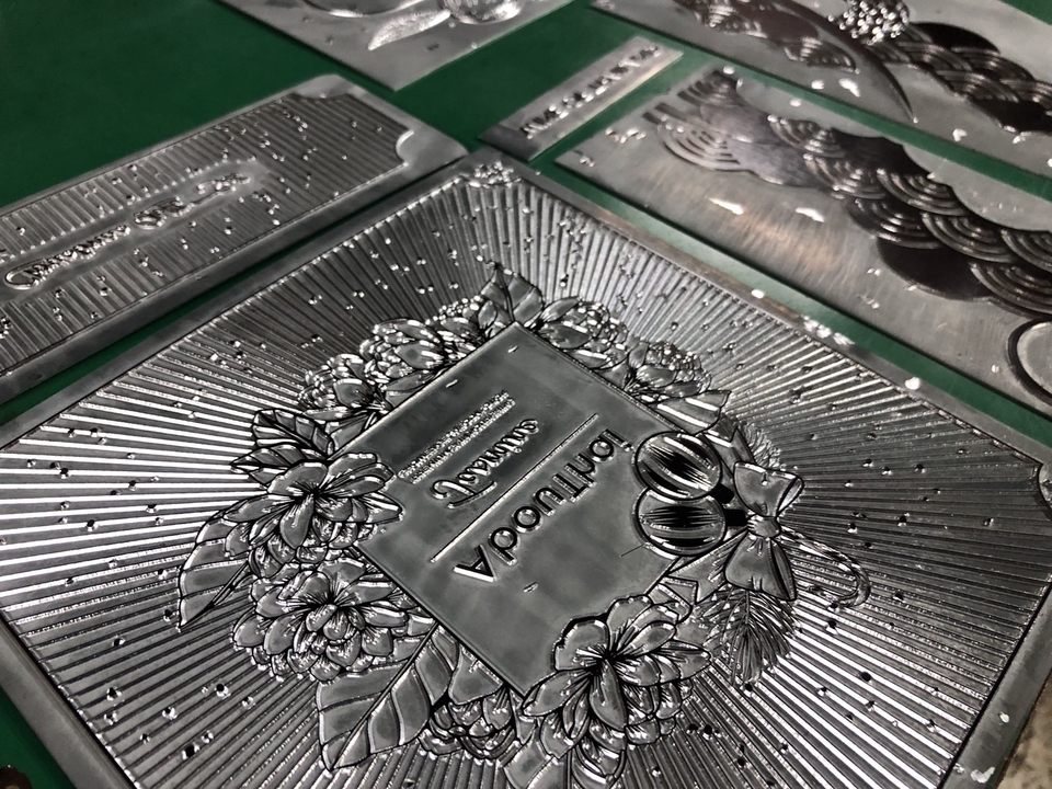 รับออกแบบบรรจุภัณฑ์โลหะ พิมพ์ลายสวยหรู แพคเกจจิ้งสินค้าพรีเมี่ยม