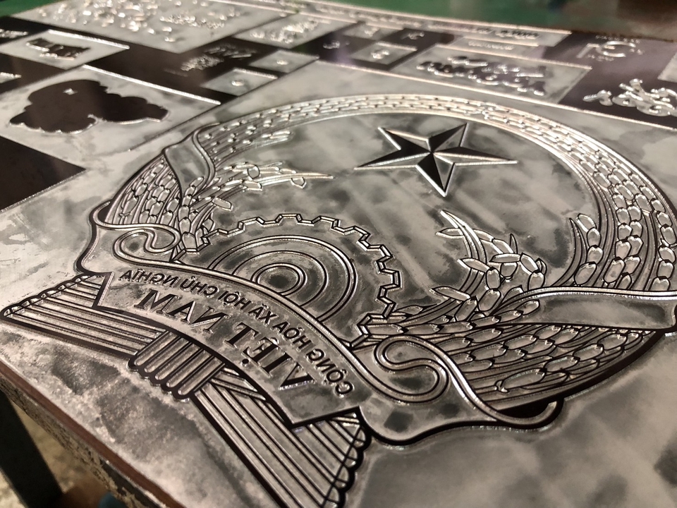 รับออกแบบบรรจุภัณฑ์โลหะคุณภาพสูง แม่พิมพ์โลโก้สวยงาม