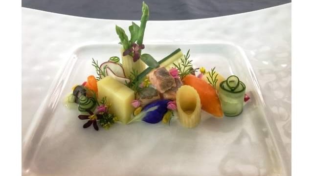 รับออกแบบ เมนูอาหาร คาว หวาน เครื่องดื่ม ทำงานด้านอาหาร มากกว่า5 ปี สามารถบีฟงานได้เลยค่ะ