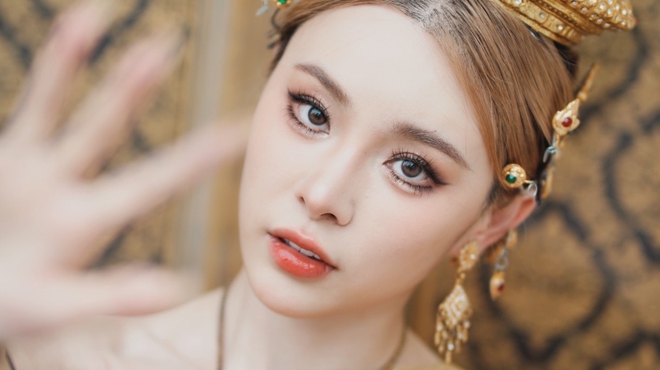 แต่งหน้าถ่ายรูปชุดไทยแกลมๆ Full glam