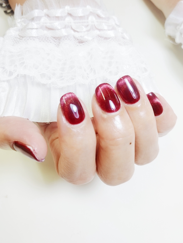 ทำเล็บนอกสถานที่: เล็บเจลสีแดง พร้อมทำเล็บสวยๆ เพ้นท์เล็บ อุปกรณ์ทำเล็บครบครัน บริการดีถึงบ้านคุณ